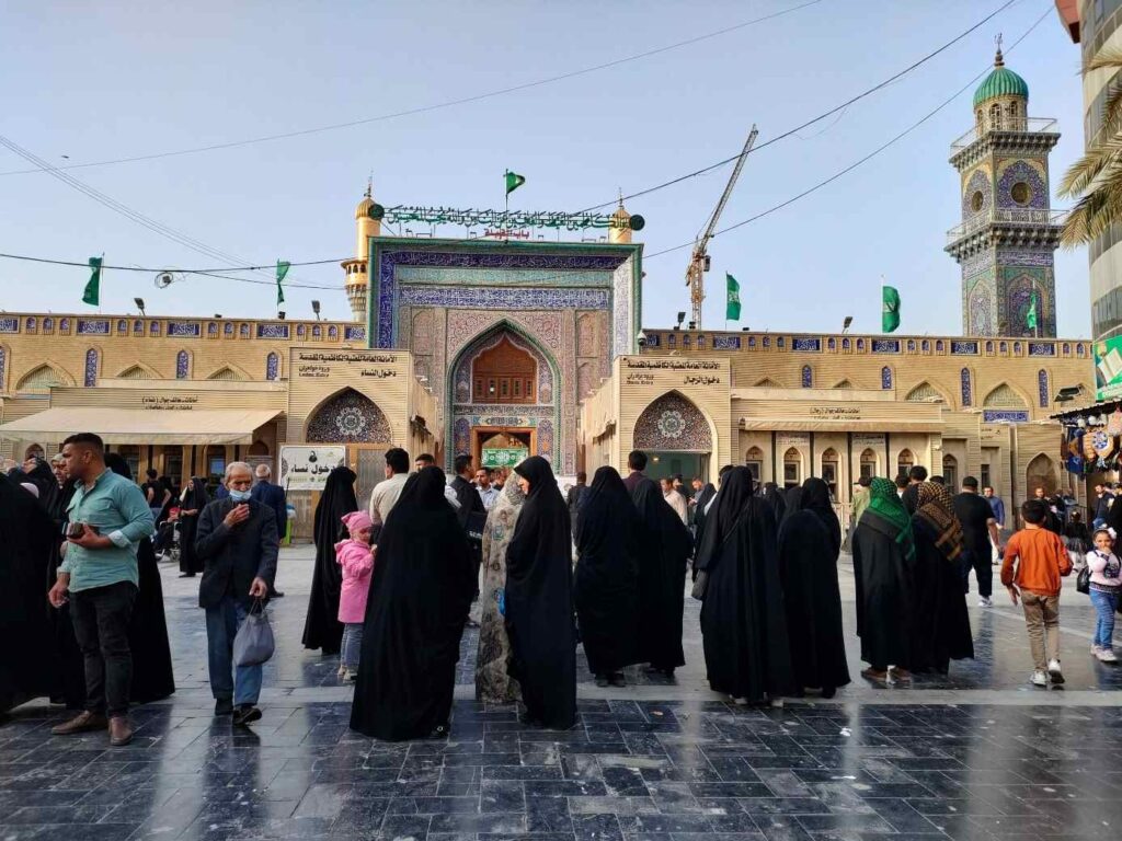 Al Kadhmaniya mecset kívülről Bagdadban