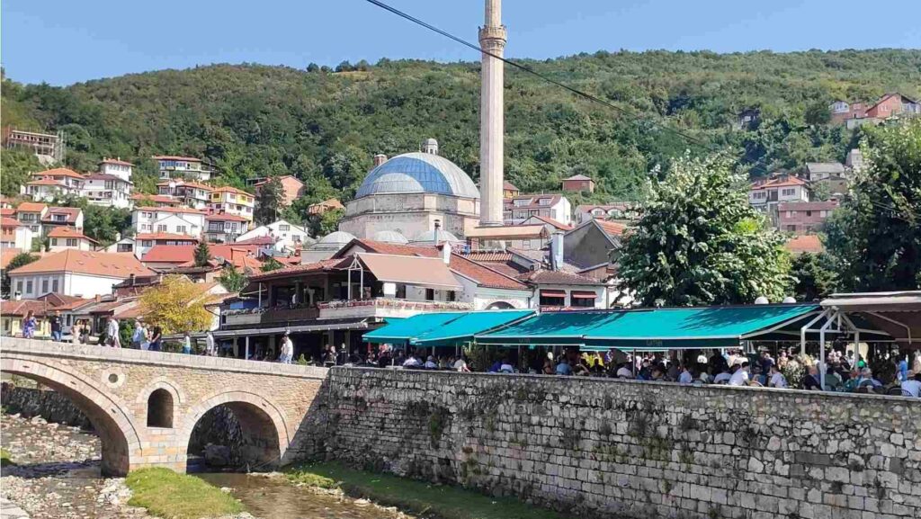 Sinan Pasa mecset és Prizren kőhídja