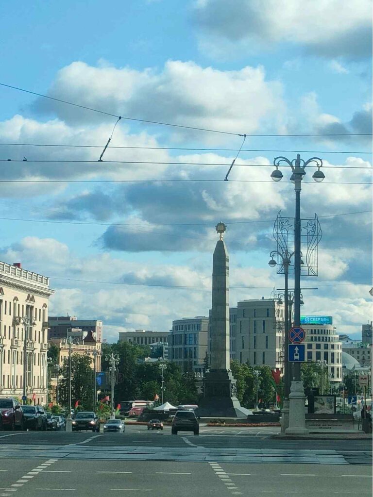 A Győzelmi tér obeliszkje