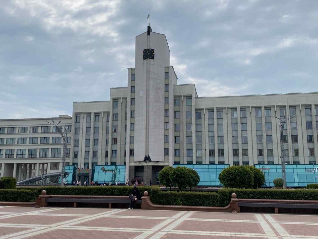 Minszk, Egyetem a Függetlenség terén