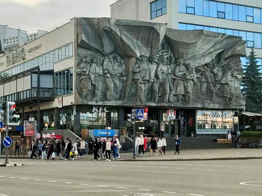 A szovjet és modern stílus keveréke