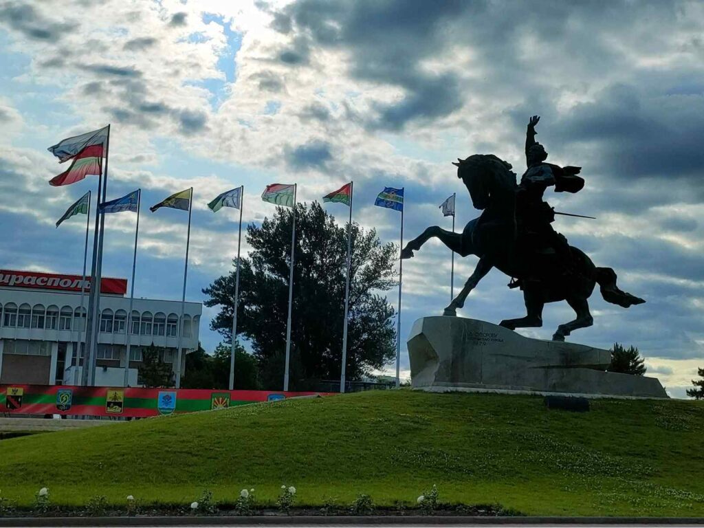 Szuvorov orosz hadvezér emlékműve Tiraszpolban