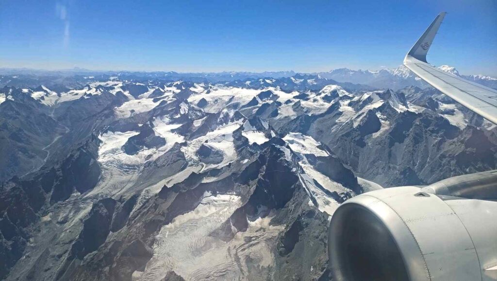 Kilátás jó időben a Nanga Parbatra a repülőről Skardu felé